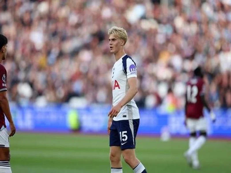 TA：切尔西、维拉冬窗问价遭拒，热刺拒放贝里瓦尔离队