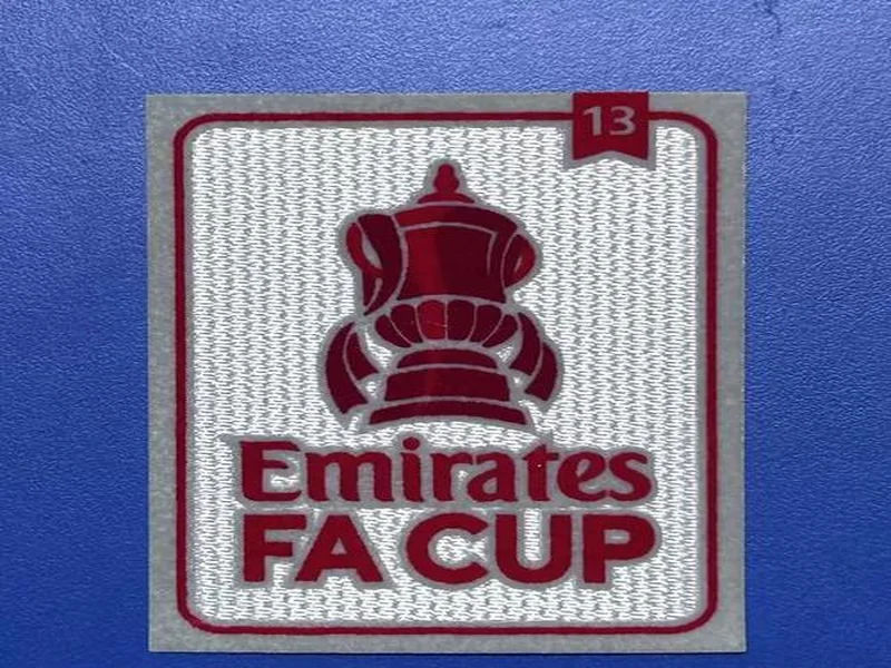 这回真卡车安排上了，切尔西球迷用卡车打出标语抗议BlueCo